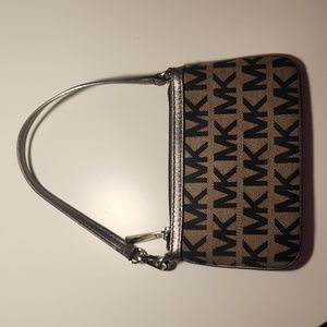 🌸3/$30! When Bundled Michael Kors Logo Wristlet Handbag- Beige, Black S